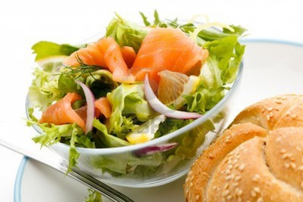 11994967-insalata--salmone-affumicato-brad-e-verdura